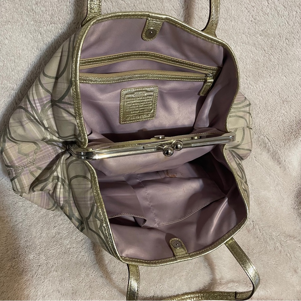 Coach - Picture 3 of 5
